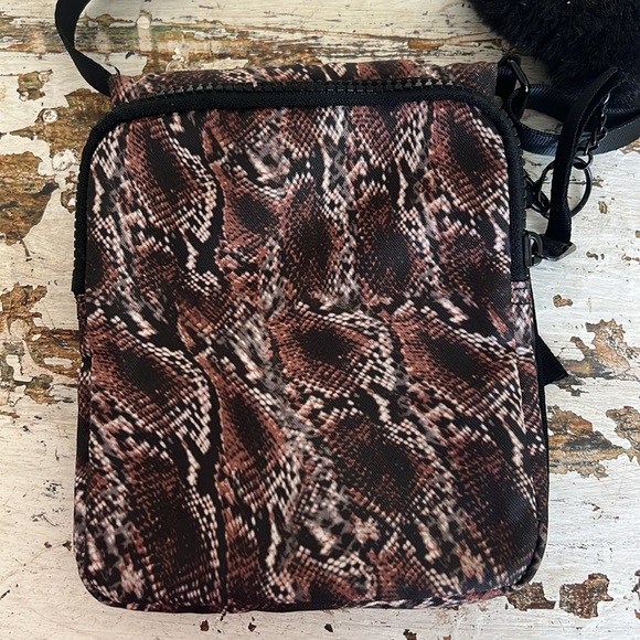 Kipling Crossbody - Picture 7 of 7